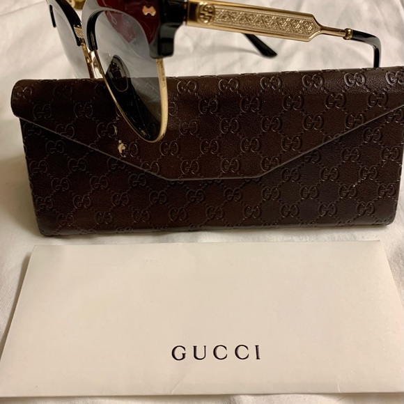 Authentic Gucci sunglasses with case - Picture 5 of 10